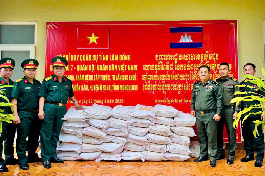 Bộ CHQS tỉnh Lâm Đồng khám bệnh, cấp thuốc miễn phí tại tỉnh Mondulkiri