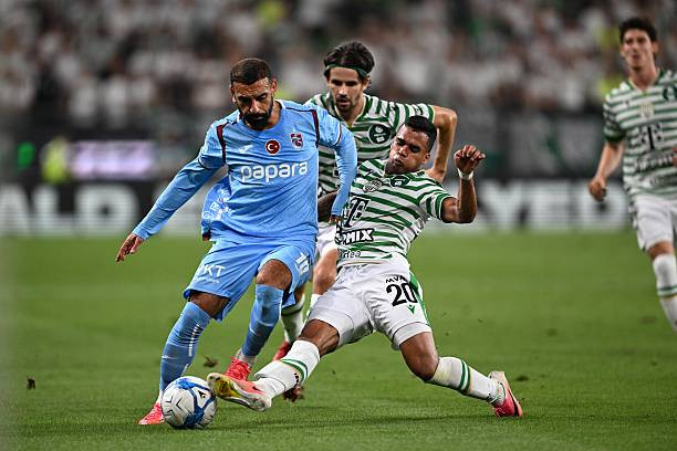 Mohamed Salah bất lực nhìn Trabzonspor thảm bại 0-4 trước Ferencvaros tại Europa League