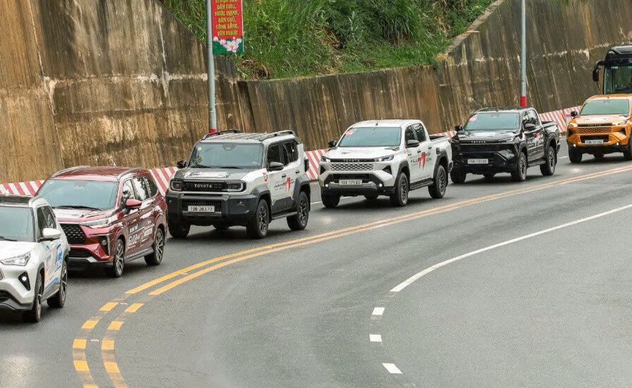 Toyota chinh phục địa hình cùng khách hàng Lâm Đồng