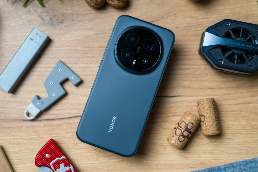 Mẫu flagship HONOR Magic 9 Pro lộ diện với camera selfie vuông 1:1 và cụm camera kép 200MP