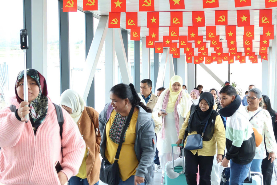 Lien Khuong International Airport Welcomes First International Flight After Resuming Operations