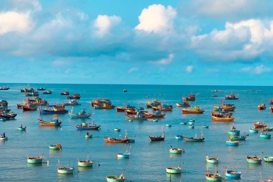 Một ngày ở làng chài ven biển