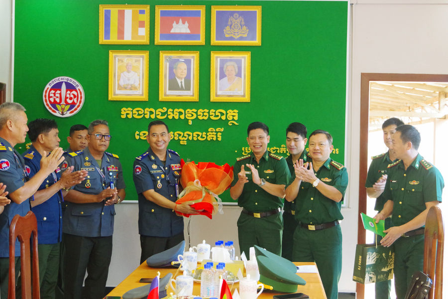 Biên phòng Lâm Đồng thăm, chúc mừng lãnh đạo Công an và Hiến binh tỉnh Mondulkiri