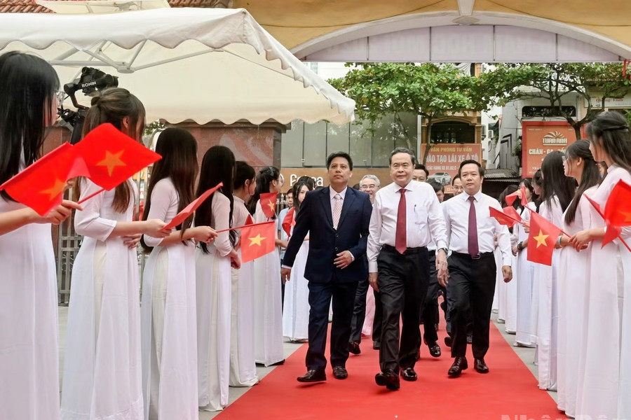 [Ảnh] Chủ tịch Quốc hội Trần Thanh Mẫn dự Lễ khai giảng năm học mới tại Trường trung học phổ thông Lê Quý Đôn, Hưng Yên