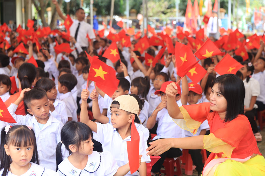 Lam Dong celebrates the new school year