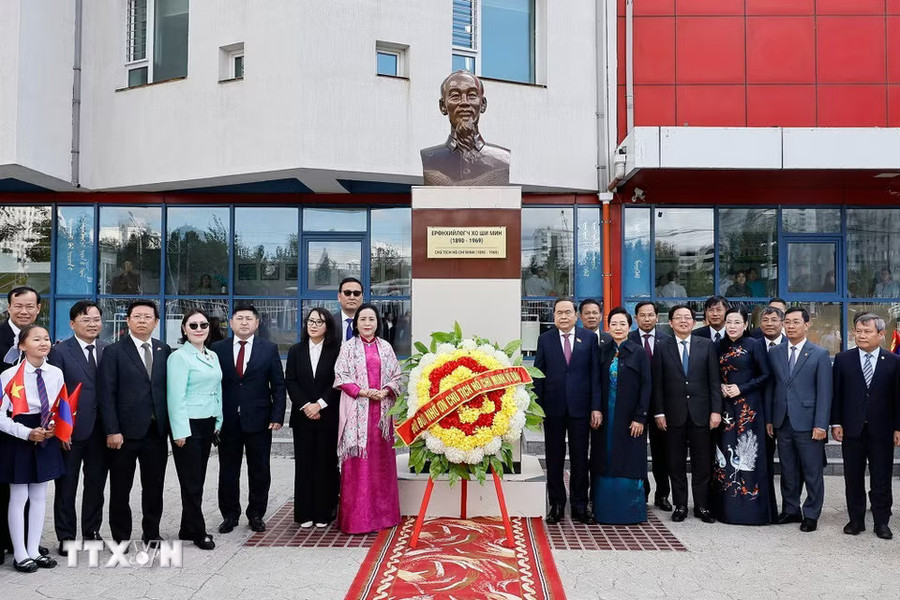 Chủ tịch Quốc hội thăm Trường số 14 mang tên Chủ tịch Hồ Chí Minh ở Mông Cổ