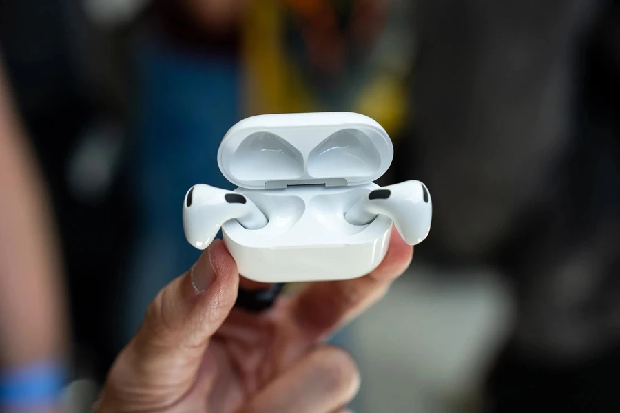 AirPods 5 ra mắt với trợ lý ảo Siri AI cùng khả năng dịch thuật trực tiếp thời gian thực