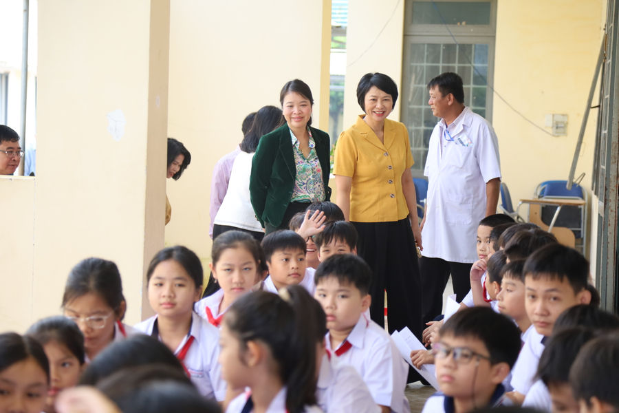 Phó Bí thư Tỉnh ủy Phạm Thị Phúc kiểm tra công tác chăm sóc sức khỏe Nhân dân tại Đạ Huoai