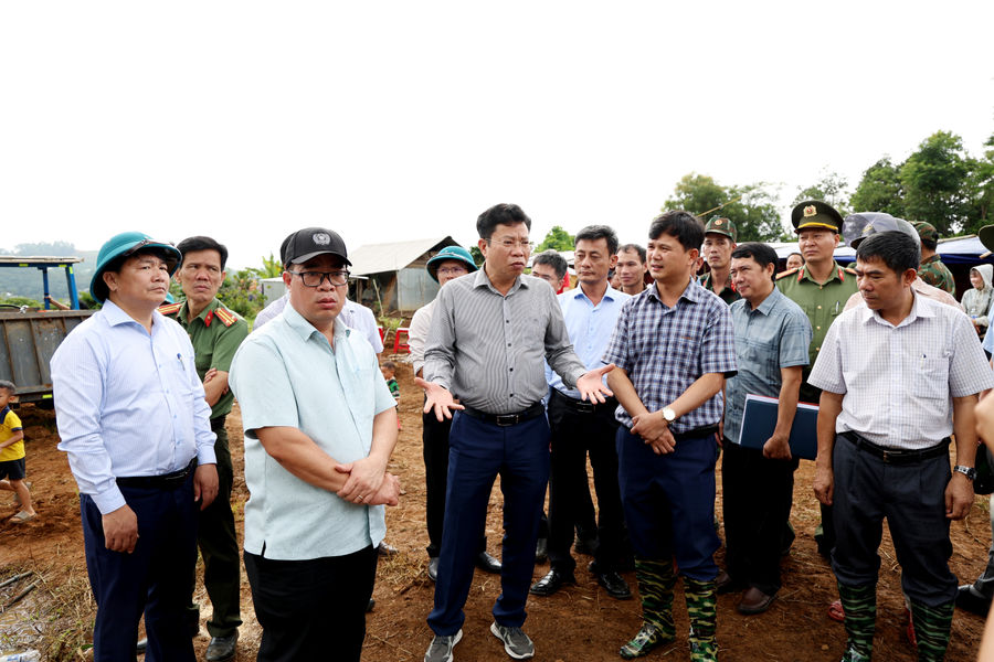 Khẩn trương công bố tình huống khẩn cấp khu vực sụt lún xã Quảng Sơn