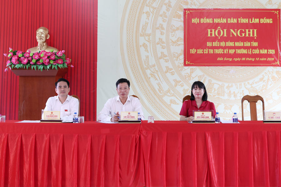 Chủ tịch HĐND tỉnh Lâm Đồng Lưu Văn Trung tiếp xúc cử tri xã Đắk Song