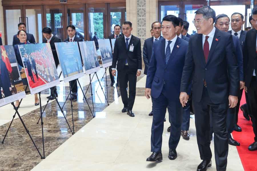 Hai Thủ tướng dự Hội nghị xúc tiến đầu tư Việt Nam-Lào: "Gắn kết chiến lược" trong lĩnh vực kinh tế