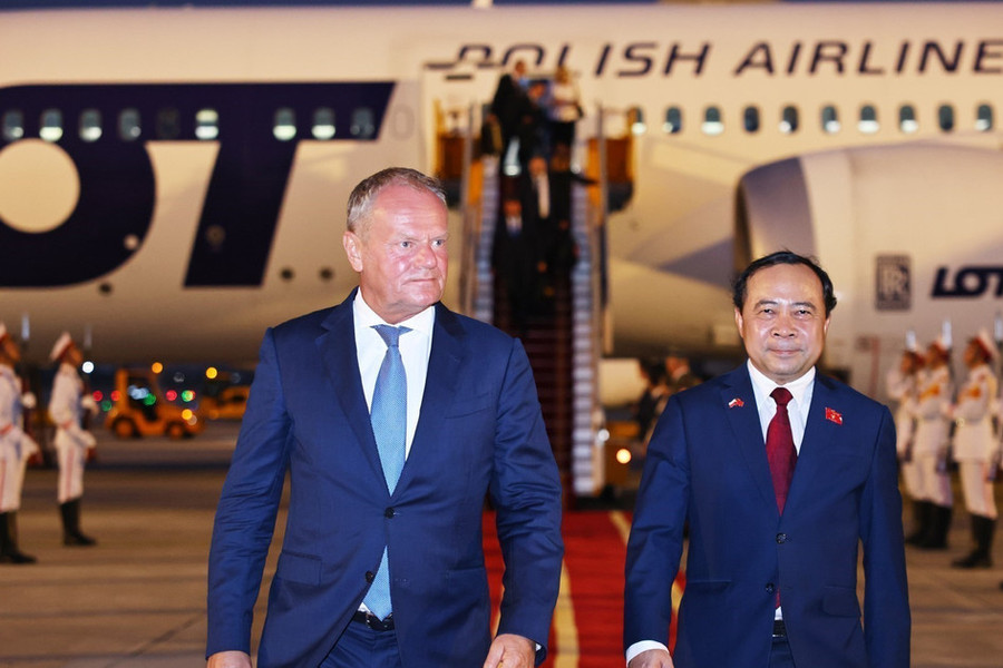 Thủ tướng Ba Lan Donald Tusk đến Hà Nội, thăm chính thức Việt Nam