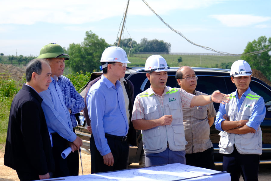 Chủ tịch UBND tỉnh Lâm Đồng Hồ Văn Mười yêu cầu lãnh đạo các sở, ngành làm việc với địa phương ngày cuối tuần