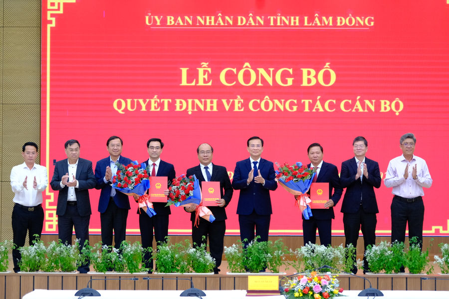 Lâm Đồng công bố các quyết định về công tác cán bộ