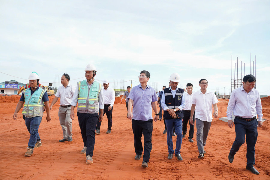 Đẩy nhanh tiến độ thi công sân bay Phan Thiết - Hạng mục hàng không dân dụng